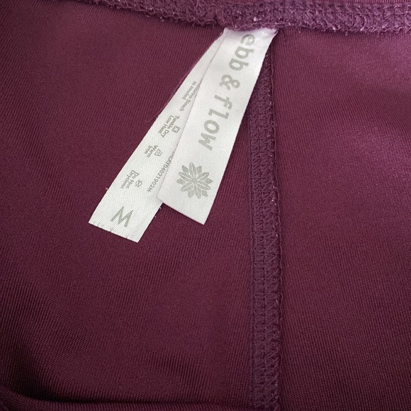 Burgundy Leggings size Med with side pockets - Picture 8 of 8